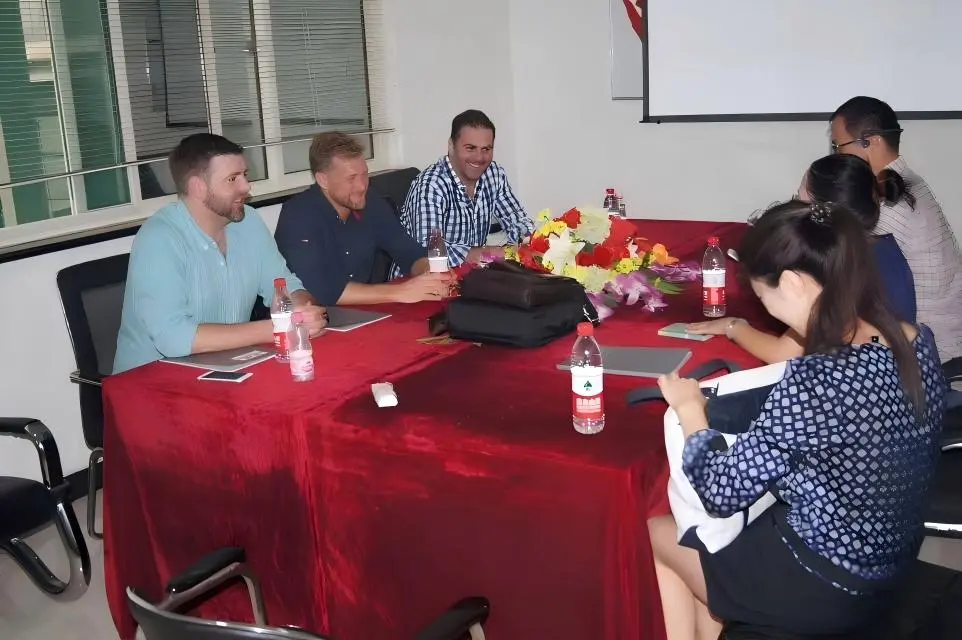 Group photo of overseas customers with the SD XJY Pipe sales team