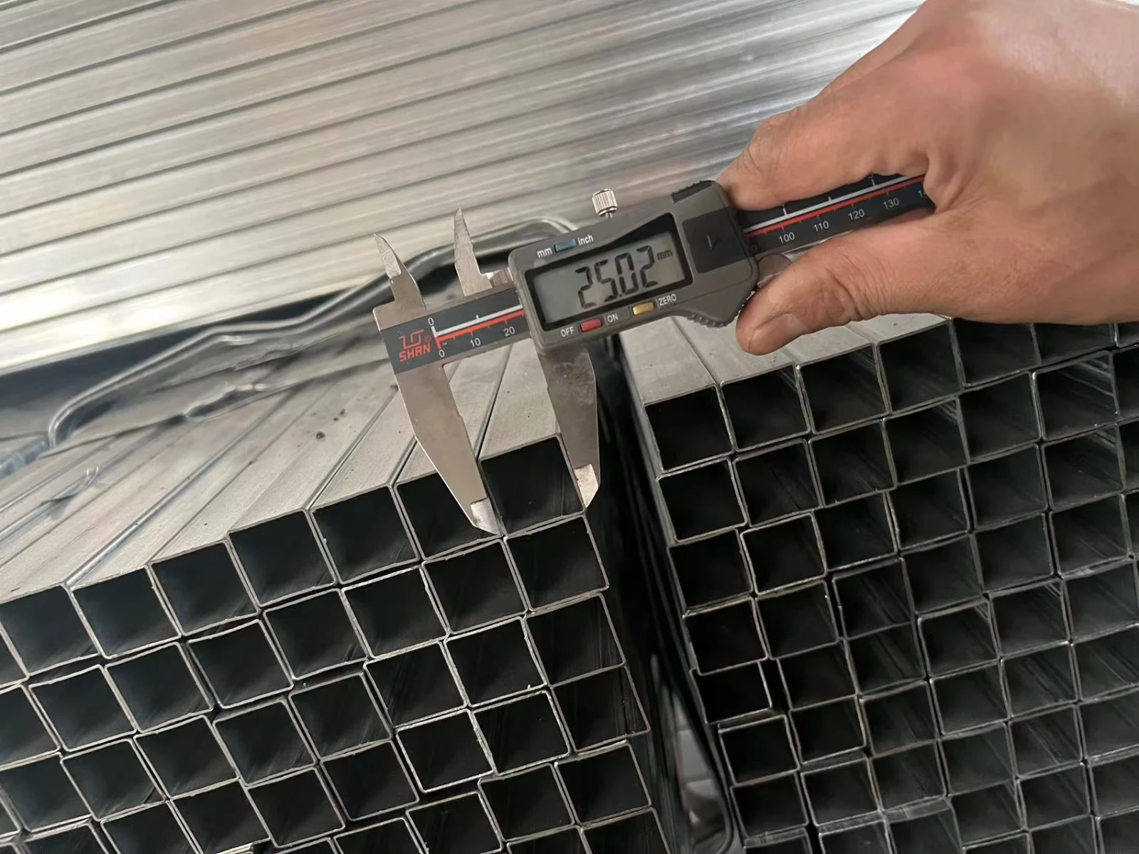A500 Galvanized Square Steel Tube 21.3-660mm CE Certified Supplier
