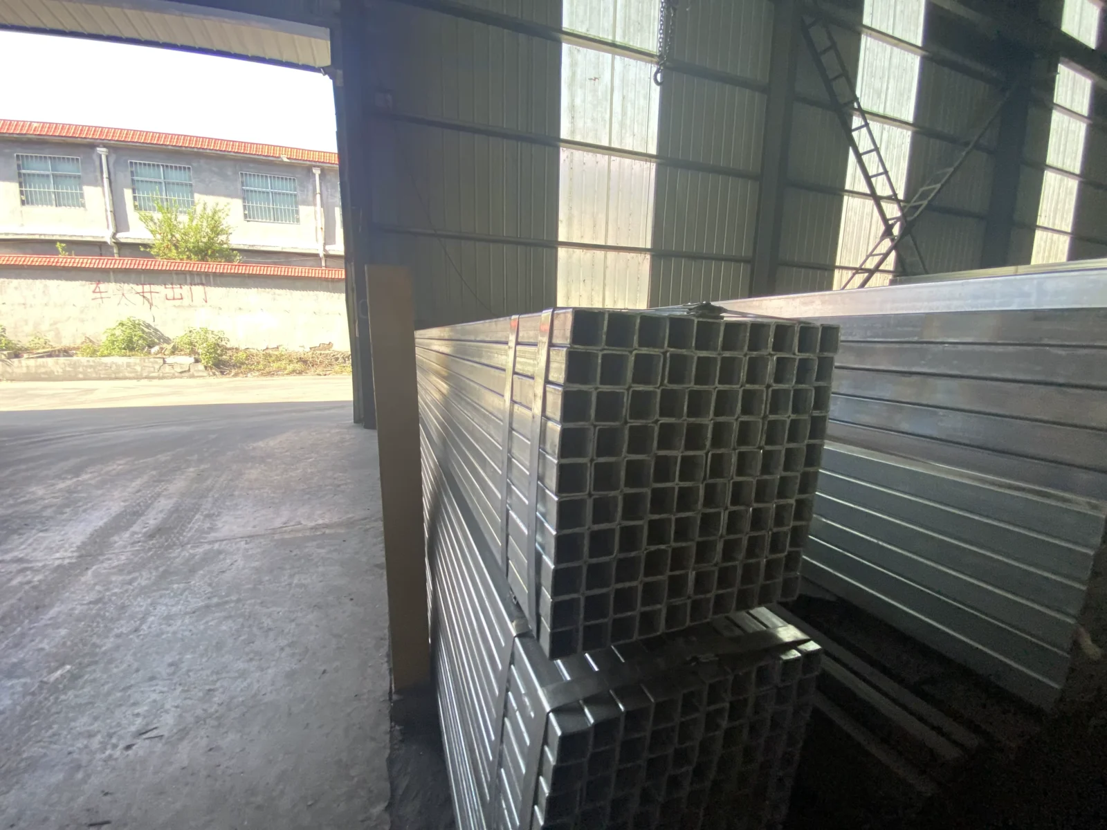 Q195-Q345 Black Rectangular Steel Tube 20×40-300x500mm Supplier
