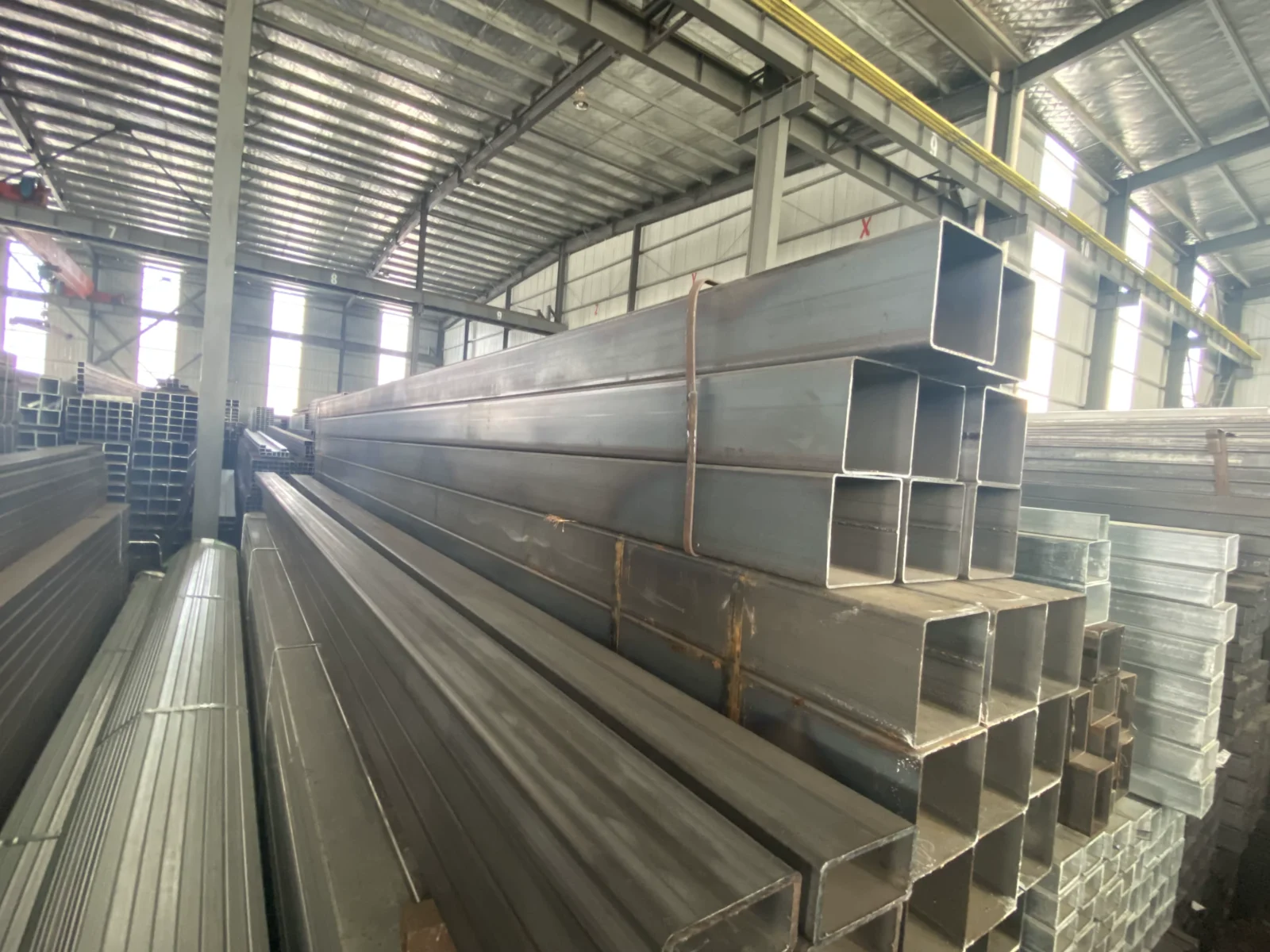Q195-Q345 Black Rectangular Steel Tube 20×40-300x500mm Supplier