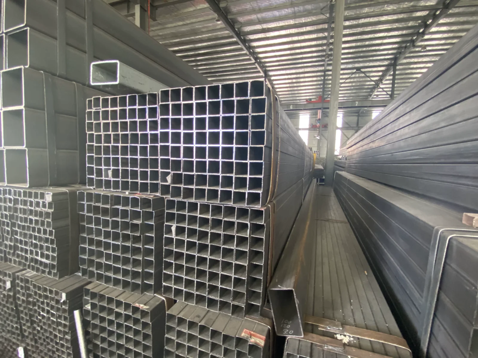 Q195-Q345 Black Rectangular Steel Tube 20×40-300x500mm Supplier