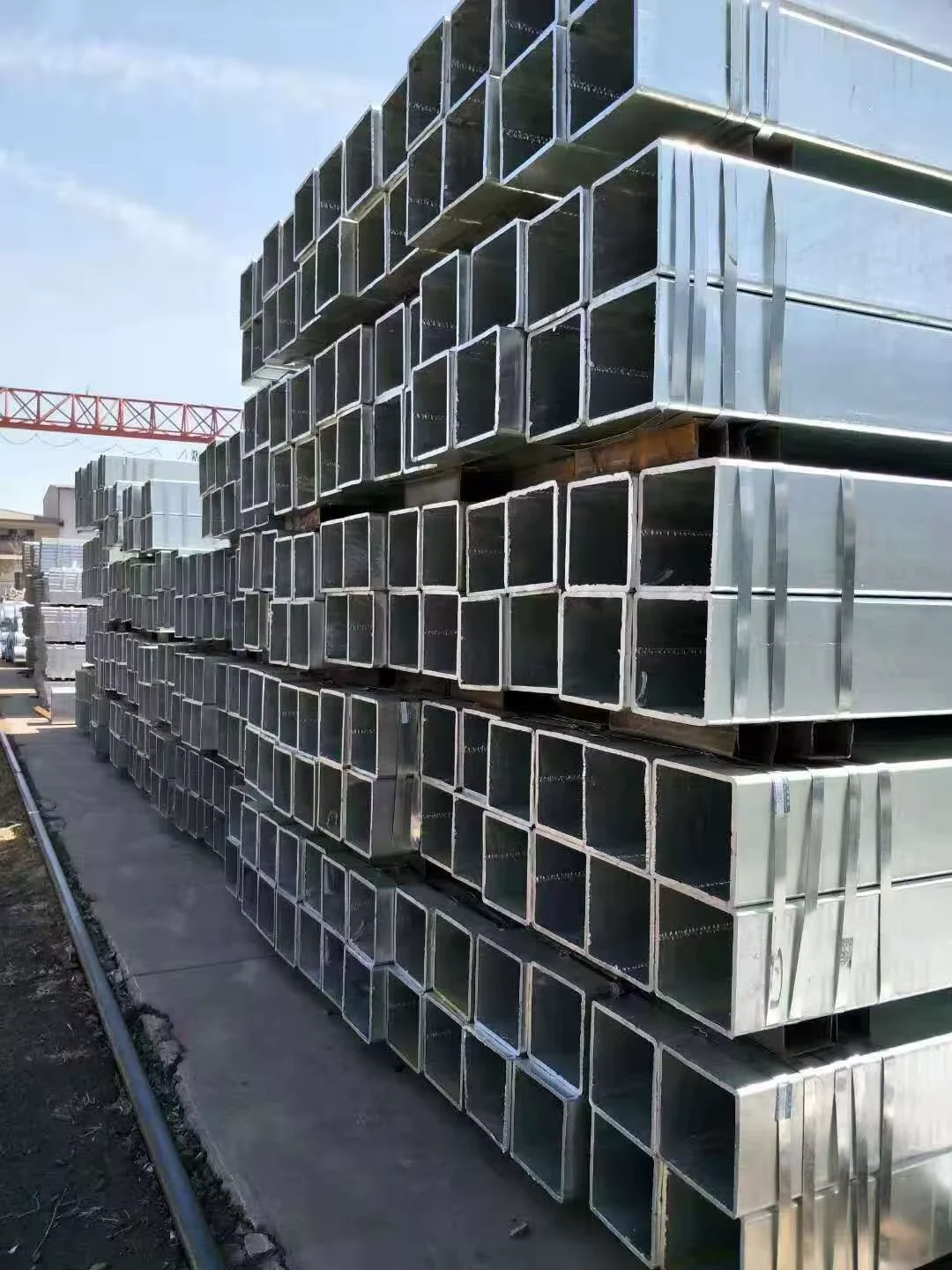 Q195-Q345 ERW Welded Rectangular Steel Hollow Section 20×20-80x40mm Supplier