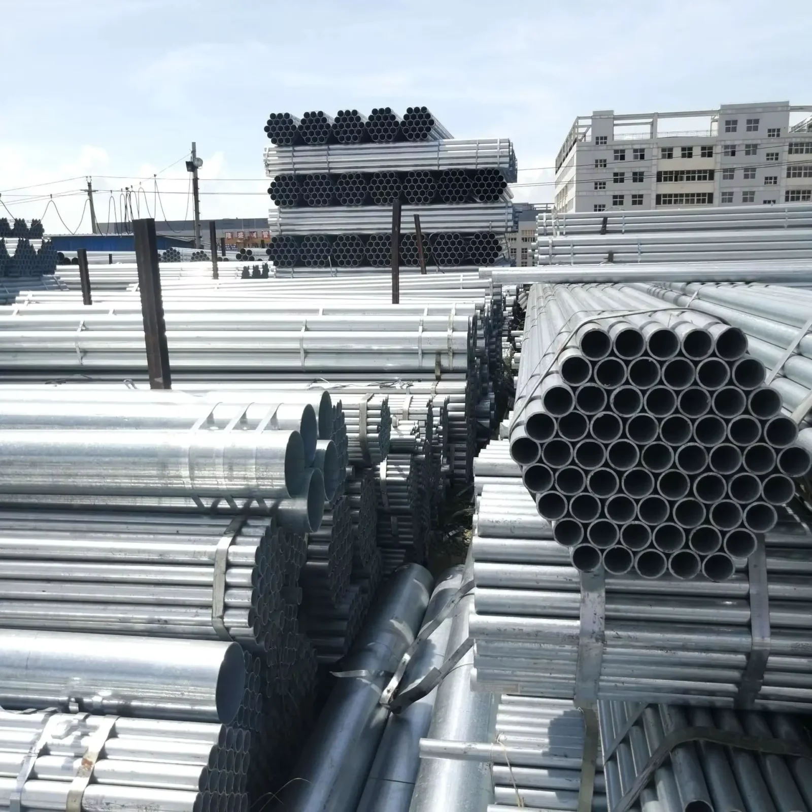 Q195-Q345 Galvanized Round Steel Pipe OD 17-914mm WT 1-12mm Supplier