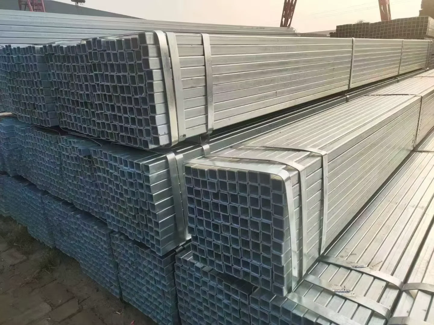 Q195-Q460 Galvanized Square Rectangular Steel Tube ASTM Custom Sizes Supplier