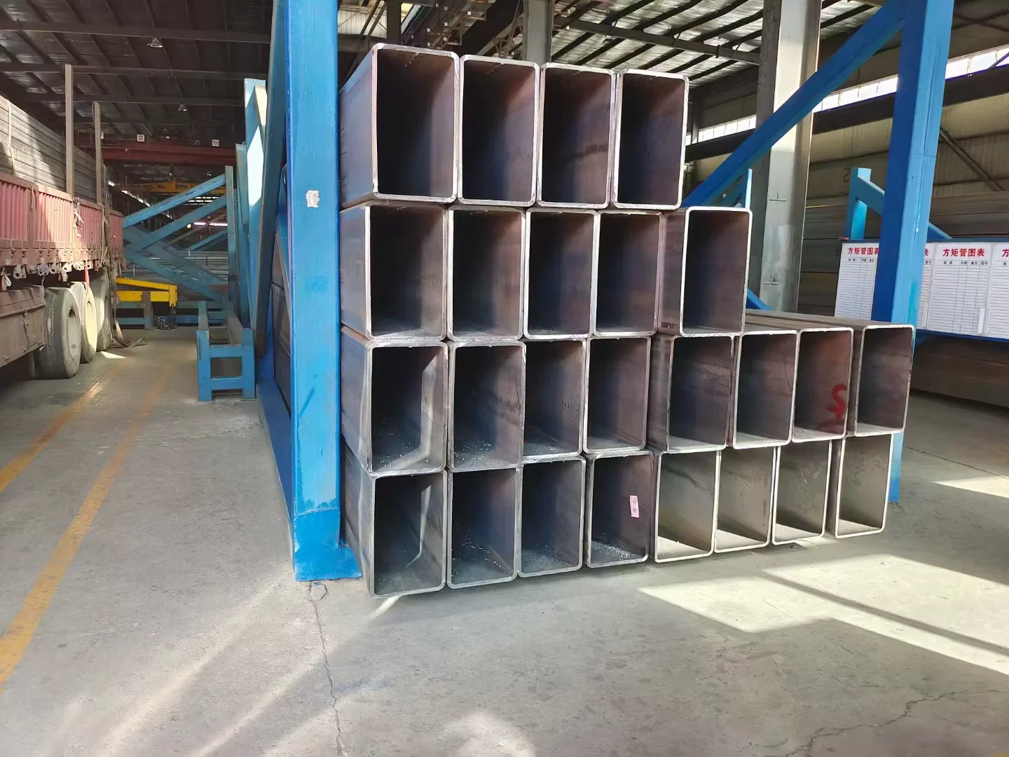 Q195-Q460 Sharp Corner Square Steel Tube 0.5-200mm Wall Thickness Manufacturer