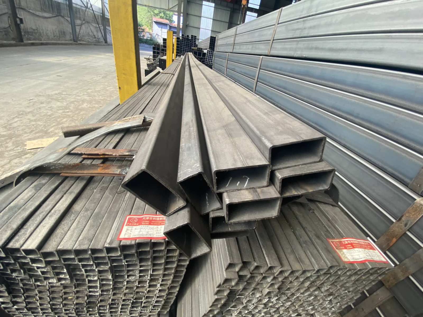 Q235 Q345 Carbon Steel Square Rectangular Pipe 20-500mm ASTM A500 Supplier