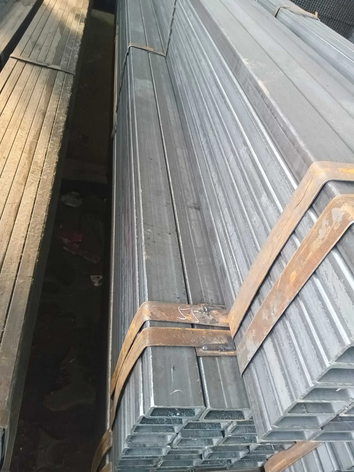 Q235 Q345 Hot Dipped Galvanized Rectangular Steel Tube Supplier