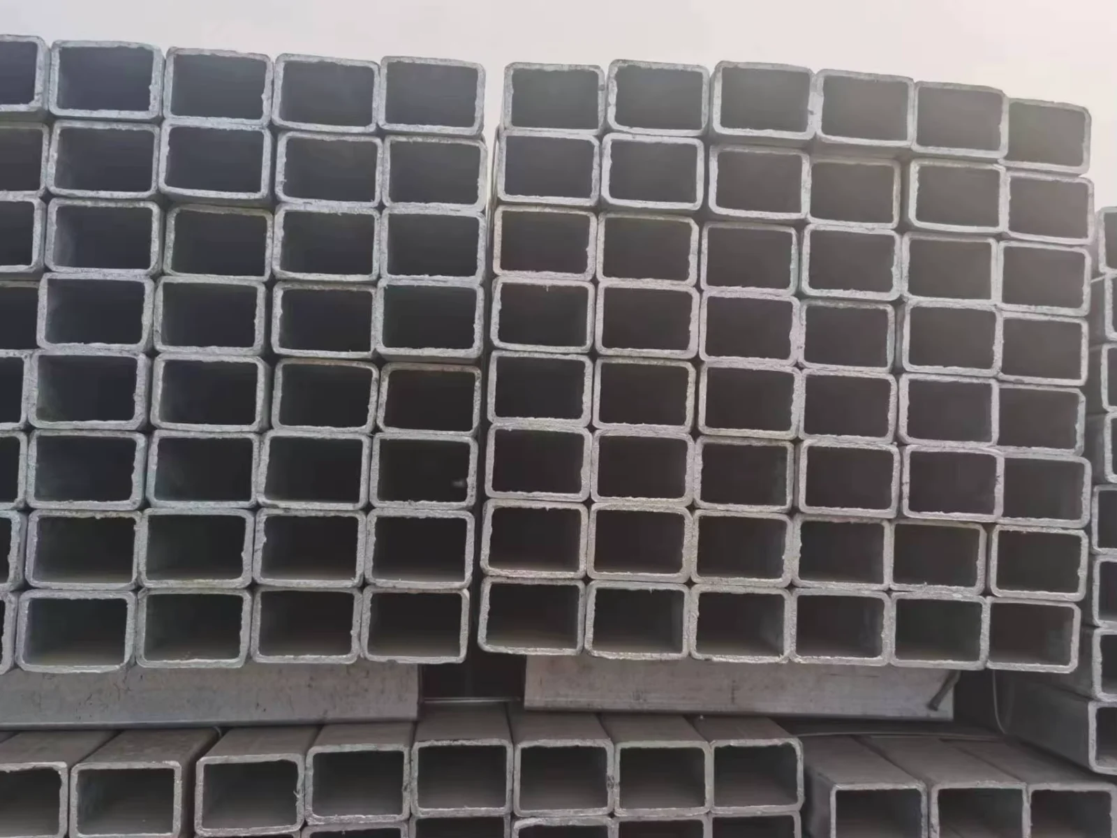 Q235B ERW Welded Square Steel Tube 40×40-80mm Supplier