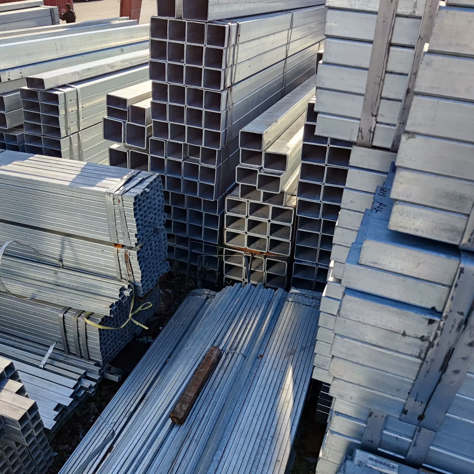 Q235B Galvanized Square Rectangular Steel Tube 10-1000mm Supplier