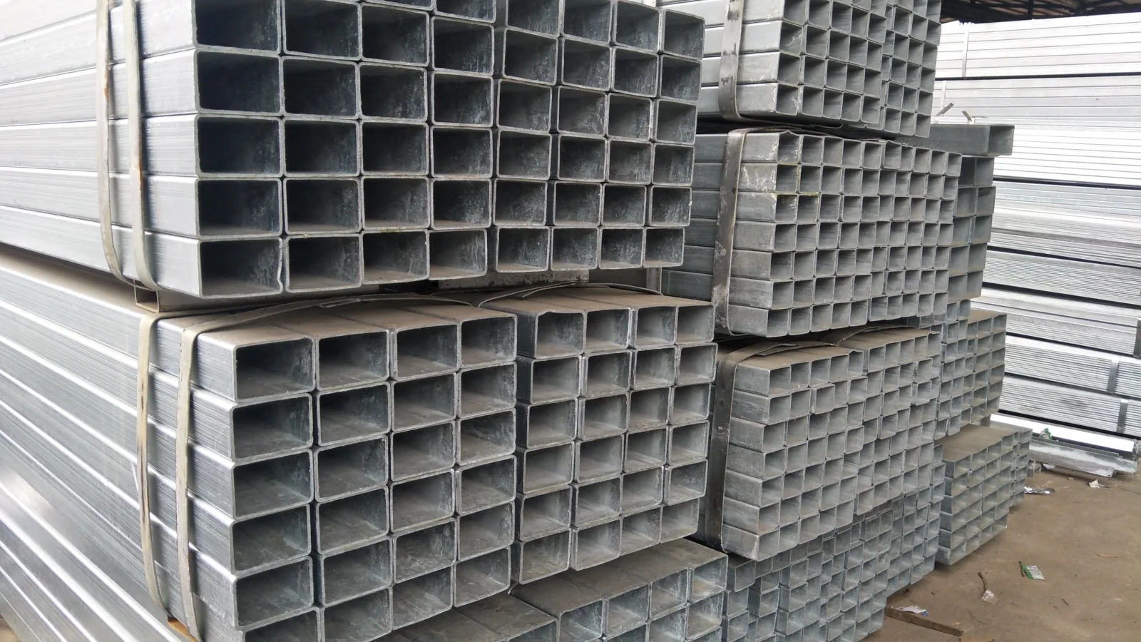 Q235B Galvanized Square Rectangular Steel Tube 10-1000mm Supplier