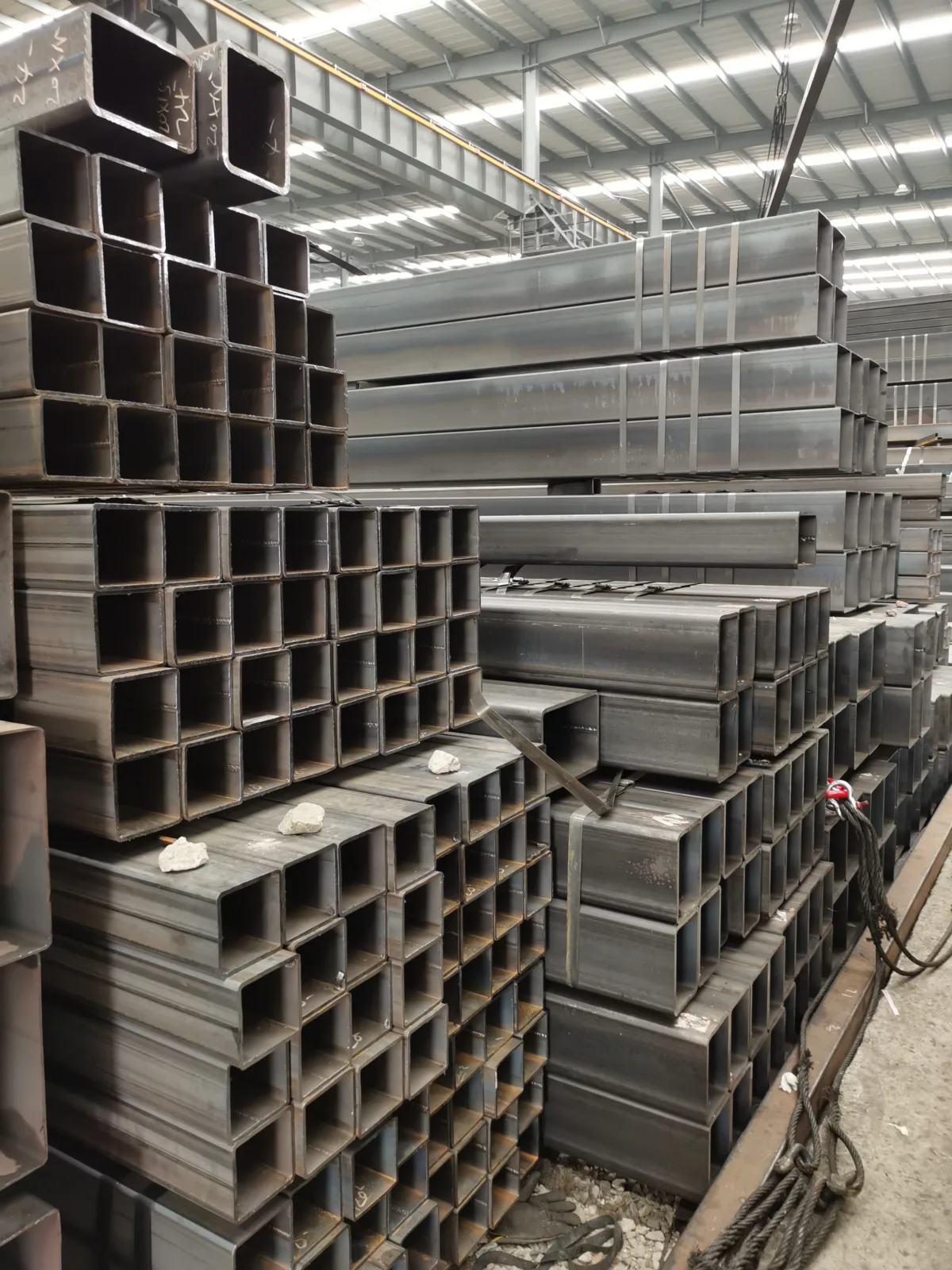 Q235B Galvanized Square Rectangular Steel Tube 10-1000mm Supplier