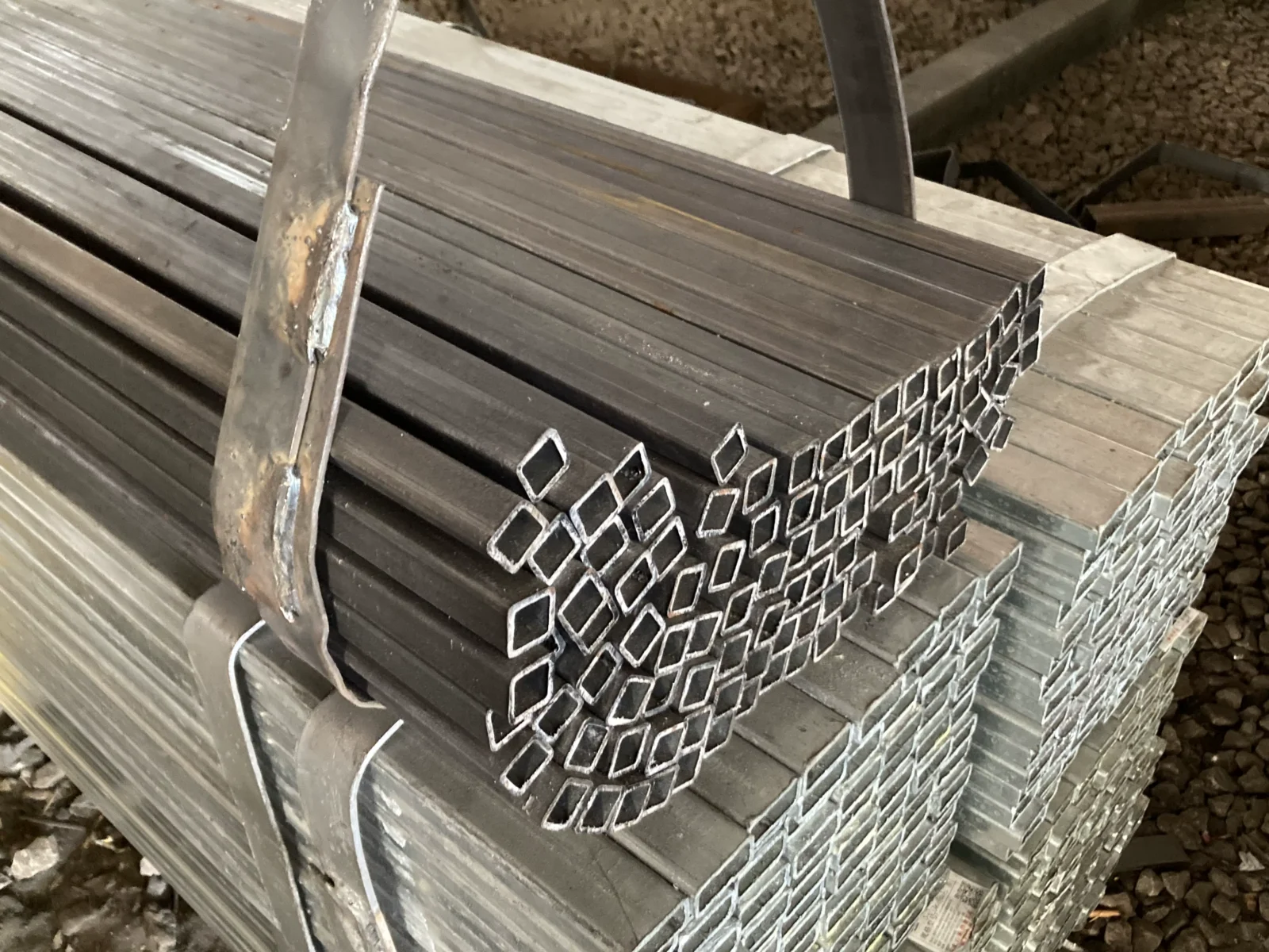 Q235B Square Rectangular Steel Tube 20-500mm EN10219 ASTM A500 Supplier