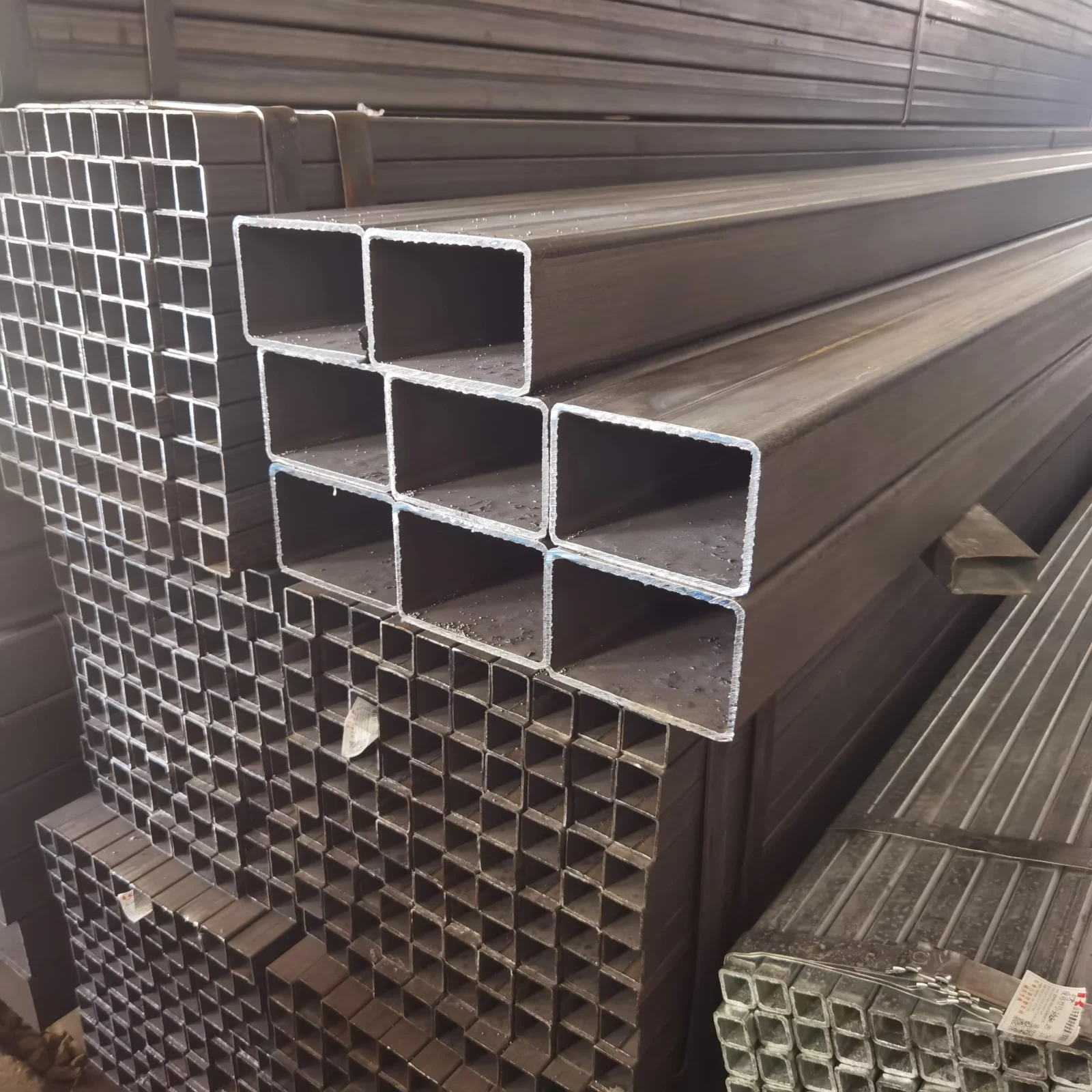 Q235B Square Rectangular Steel Tube 20-500mm EN10219 ASTM A500 Supplier